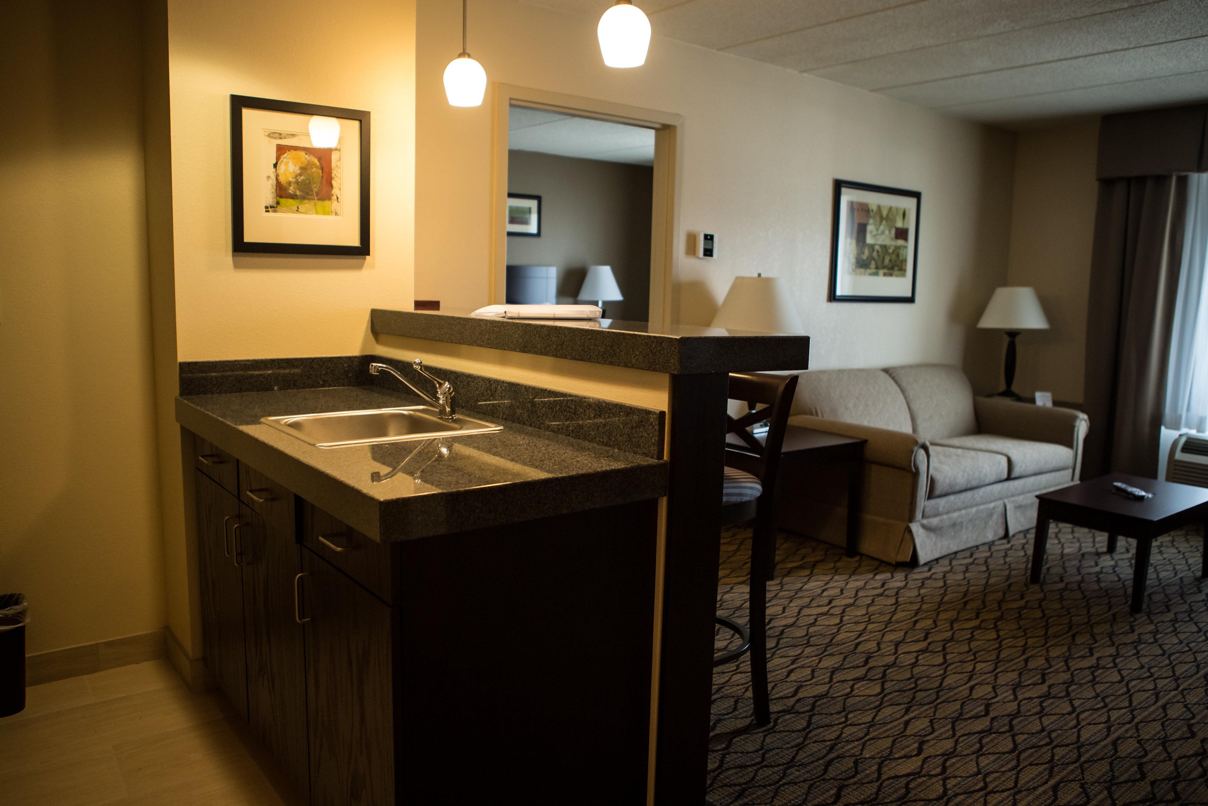 Holiday Inn Express Milford By Ihg Exterior photo